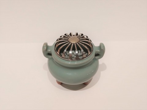 Celadon censer 　Silver lid