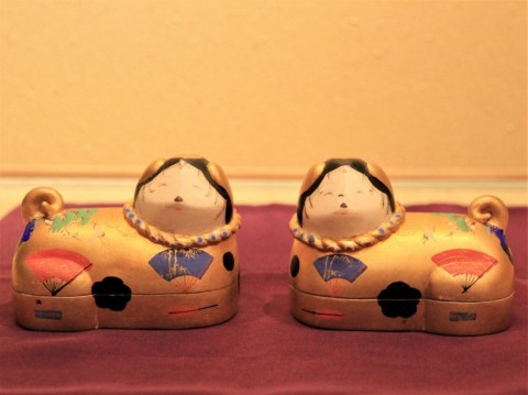 A pair of Inubako