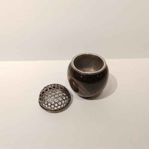 Makie incense burner with silver lid