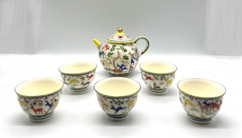 Tea set, in overglaze enamels with deer motifs