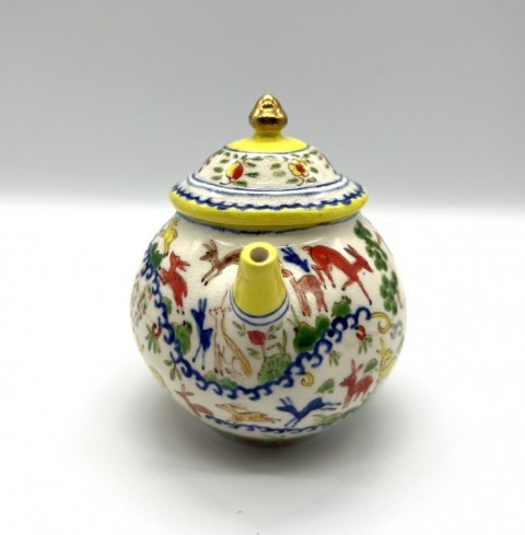 Tea set, in overglaze enamels with deer motifs