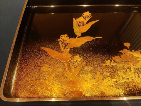 Kimono tray in makie lacquer with spring flower pattern