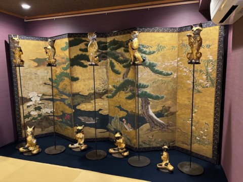 Folding screen, six-panel, depicting pine trees , birds and flowers.