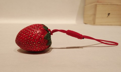 Netsuke　strawberry 