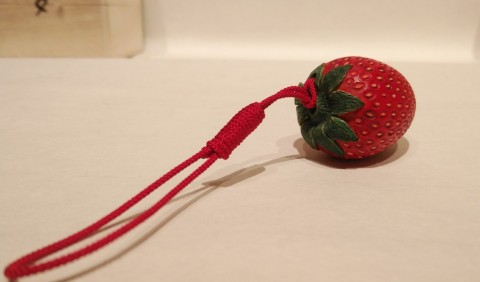 Netsuke　strawberry 